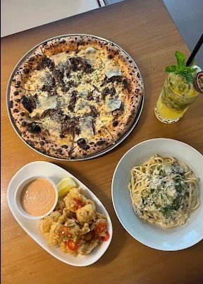 4. Moon Slice Pizza (Sharjah) (2)