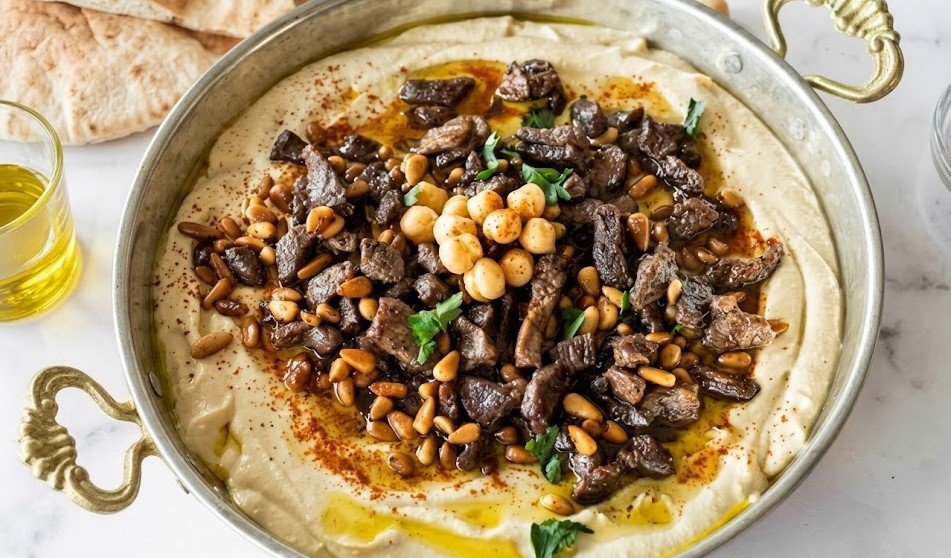Hummus with Meat (Hummus Bi Lahme)
